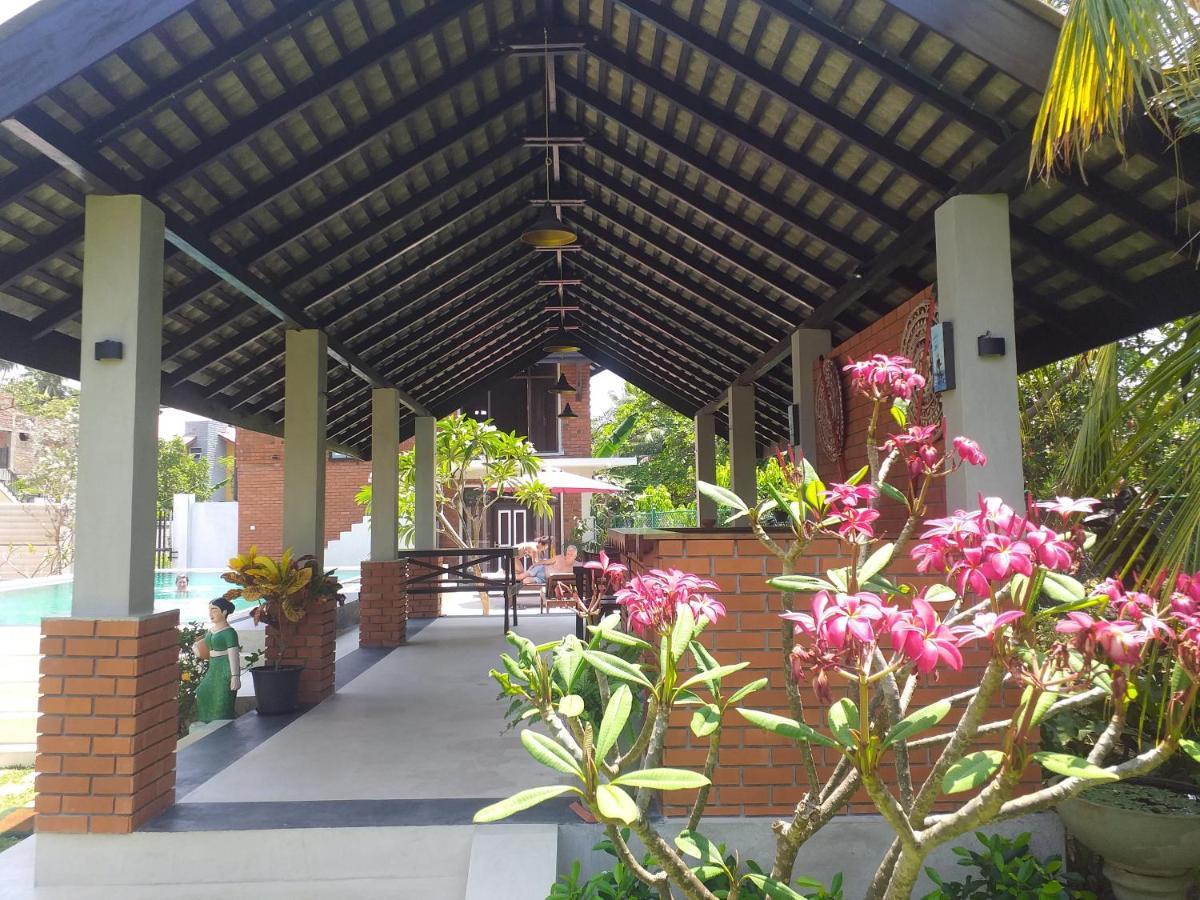 Wood Negombo